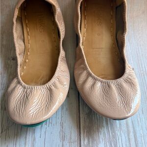 GreatUC Blush Patent Leather Ballet Flats Size 8 please review pictures